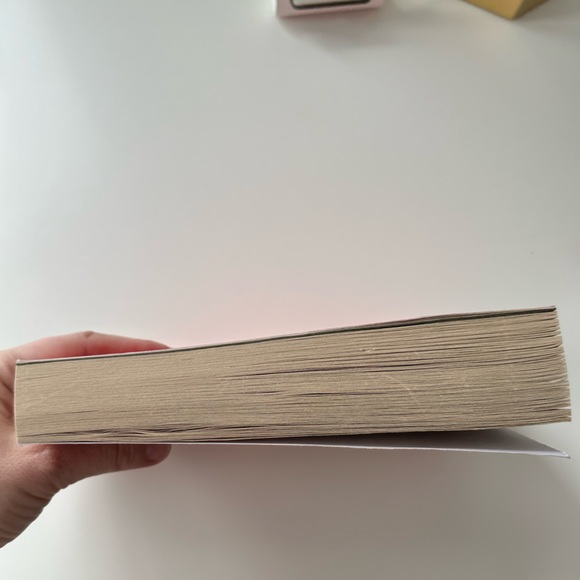 A Court of Thorns and Roses - Series Book 1, by Sarah J Maas - Picture 4 of 5